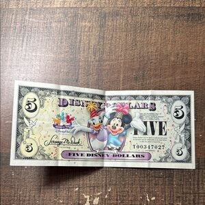 2009 DISNEYLAND DISNEY DOLLARS $5 DAISY DUCK & MINNIE MOUSE COLLECTABLE MONEY
